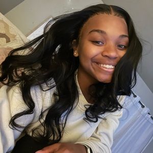 Meet your Posher, Simone